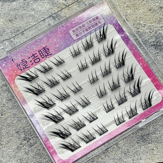 Foxy night lashes